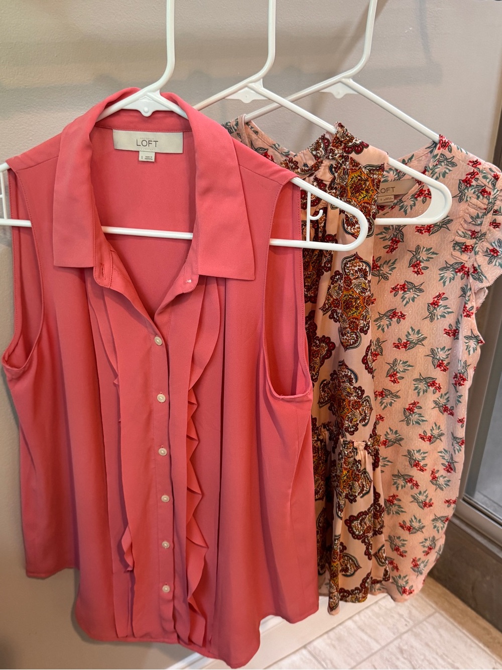 Bundle of 3 LOFT Sleeveless Blouses – Pink & Neutral Tones — Women’s Small
